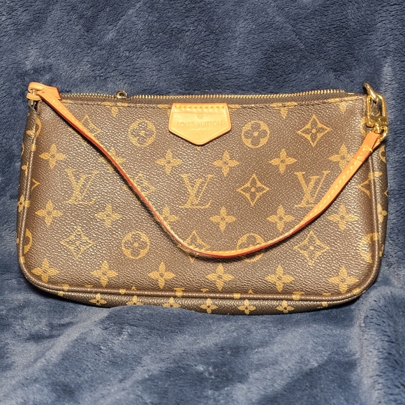 Louis Vuitton Handbags - Authentic Louis Vuitton Monogram Pochette Accessoires.Made in France SA3185